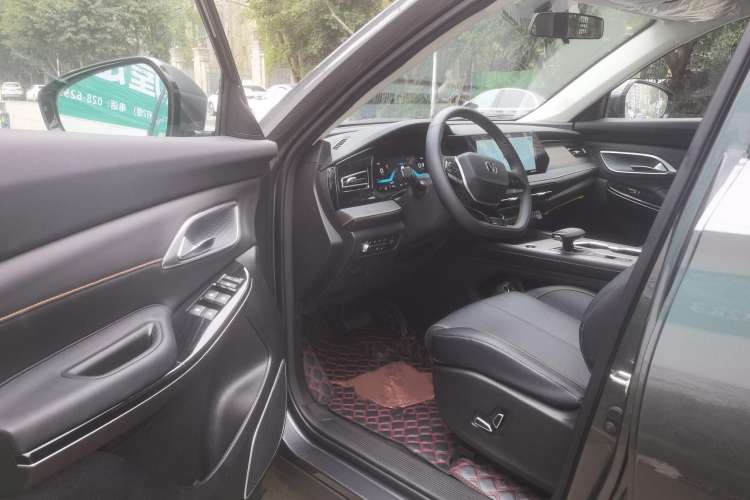 Used CHANGAN X7 PLUS 2024 1.5T Automatic Luxury 7-Seater Interior 2
