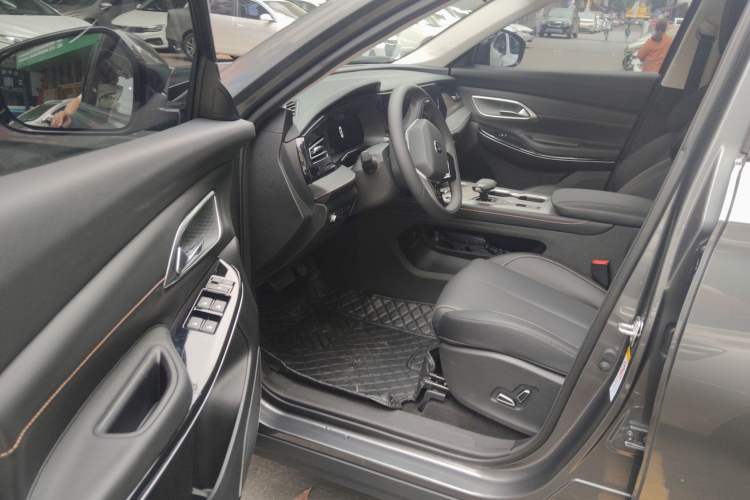 Used CHANGAN X7 PLUS 2024 1.5T Automatic Luxury 7-Seater Interior 3