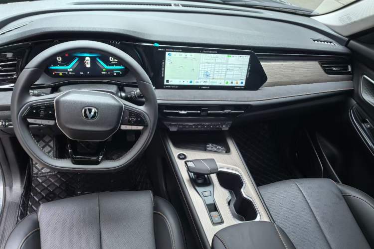 Used CHANGAN X7 PLUS 2024 1.5T Automatic Luxury 7-Seater Interior 6