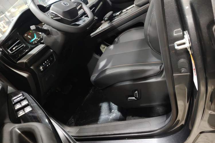 Used CHANGAN X7 PLUS 2024 1.5T Automatic Luxury 7-Seater Left Front Seat
