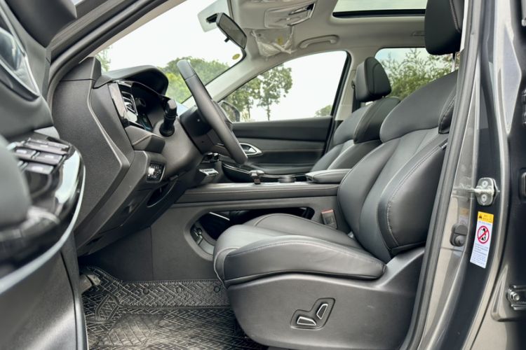 Used CHANGAN X7 PLUS 2024 1.5T Automatic Luxury 7-Seater Left Front Seat