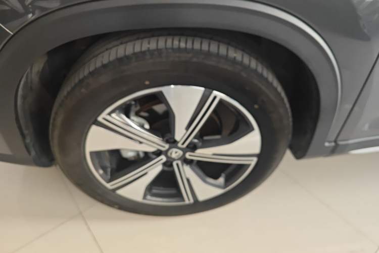Used CHANGAN X7 PLUS 2024 1.5T Automatic Luxury 7-Seater Left Front Wheel Hub