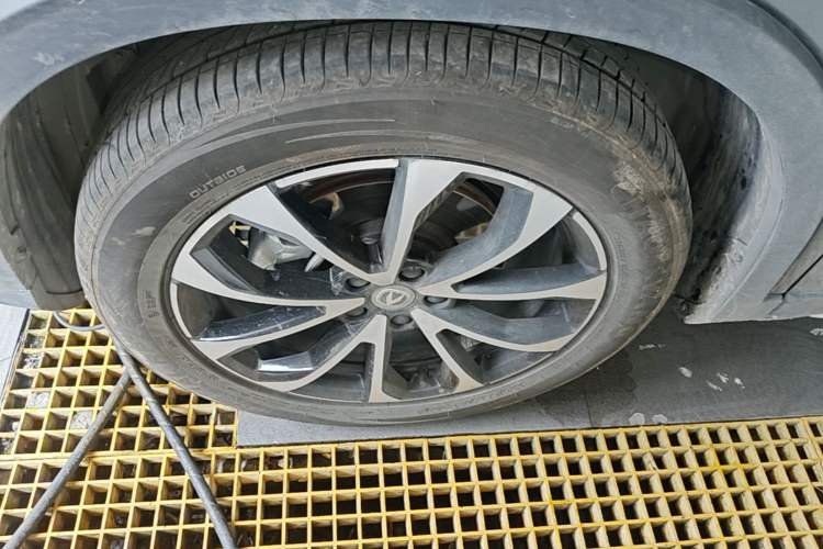 Used CHANGAN X7 PLUS 2024 1.5T Automatic Prestige 7-Seater Left Front Wheel Hub