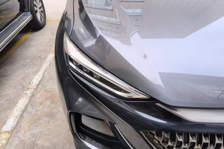 Used CHANGAN X7 PLUS 2024 1.5T Automatic Luxury Edition 5 Seats Right Front Headlight