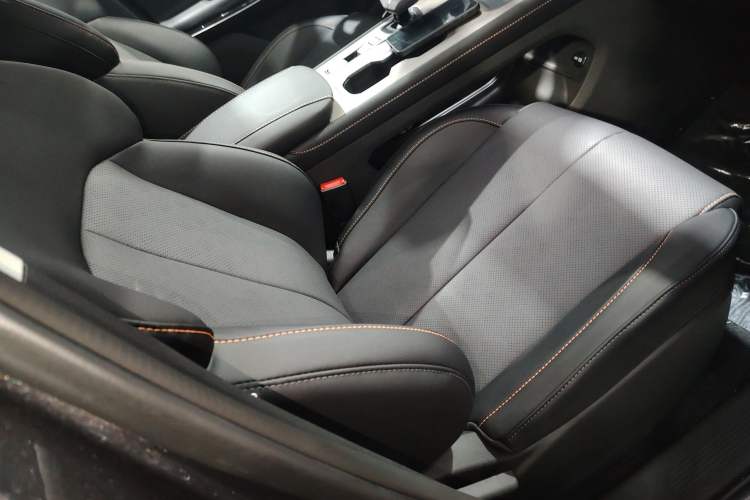 Used CHANGAN X7 PLUS 2024 1.5T Automatic Luxury 7-Seater Right Front Seat
