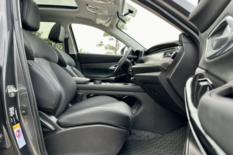 Used CHANGAN X7 PLUS 2024 1.5T Automatic Luxury 7-Seater Right Front Seat
