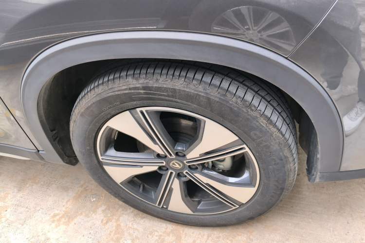 Used CHANGAN X7 PLUS 2024 1.5T Automatic Luxury Edition 5 Seats Right Front Wheel Hub