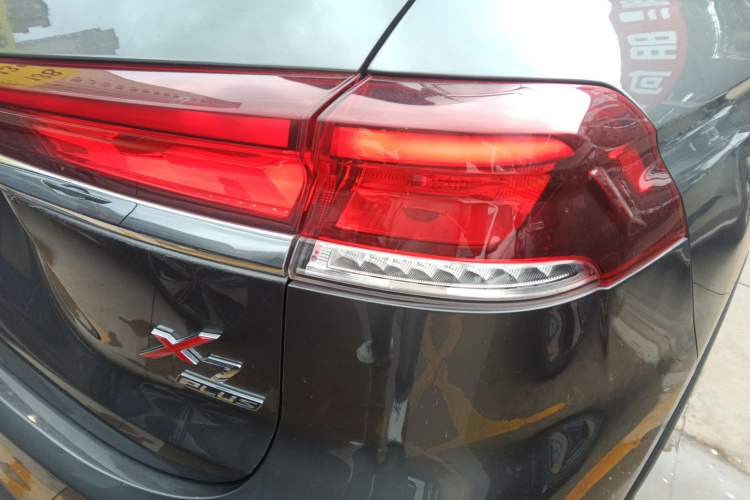 Used CHANGAN X7 PLUS 2024 1.5T Automatic Luxury 7-Seater Right Rear Taillight
