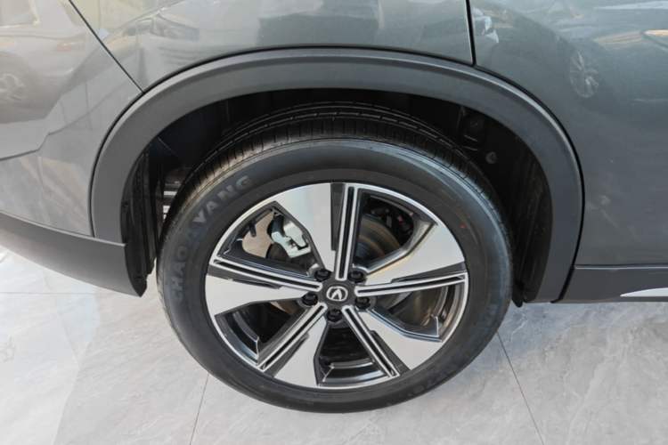 Used CHANGAN X7 PLUS 2024 1.5T Automatic Smart Enjoyment 5-Seater Right Rear Wheel Hub