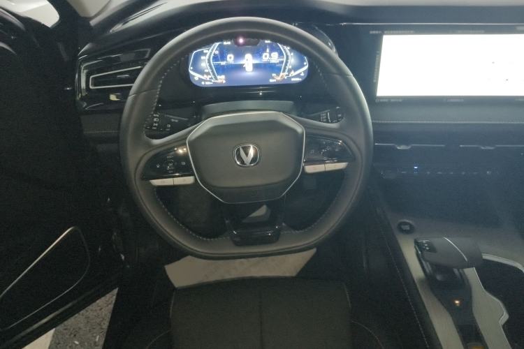 Used CHANGAN X7 PLUS 2024 1.5T Automatic Luxury 7-Seater Steering Wheel