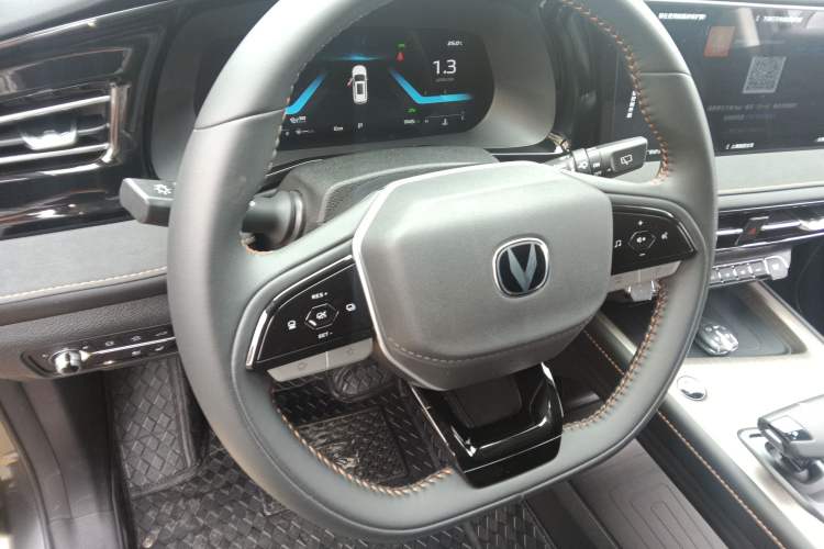 Used CHANGAN X7 PLUS 2024 1.5T Automatic Luxury 7-Seater Steering Wheel