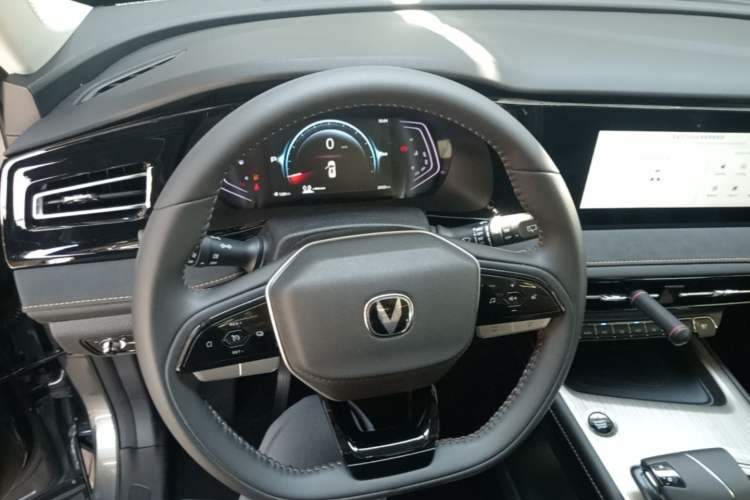 Used CHANGAN X7 PLUS 2024 1.5T Automatic Prestige 7-Seater Steering Wheel