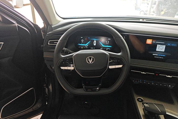 Used CHANGAN X7 PLUS 2024 1.5T Automatic Luxury 7-Seater Steering Wheel