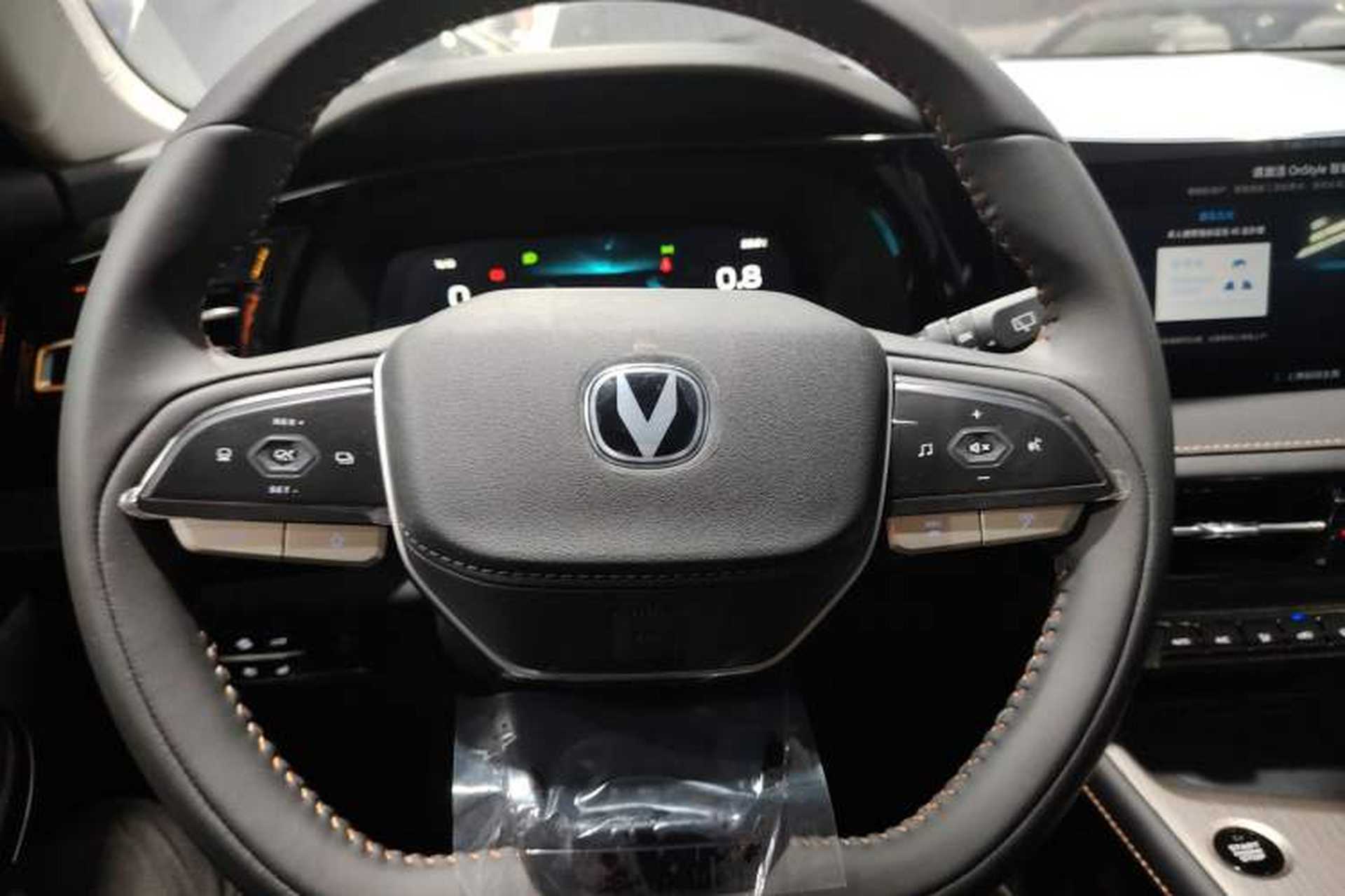 Used CHANGAN X7 PLUS 2024 1.5T Automatic Luxury 7-Seater Steering Wheel