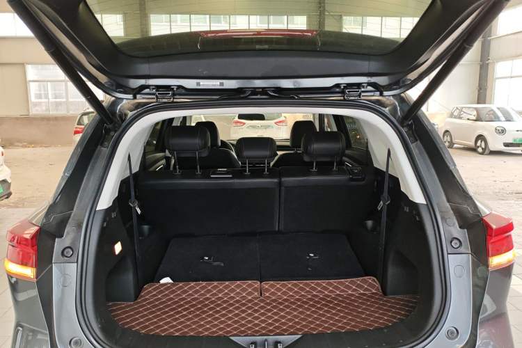 Used CHANGAN X7 PLUS 2024 1.5T Automatic Luxury 7-Seater Trunk