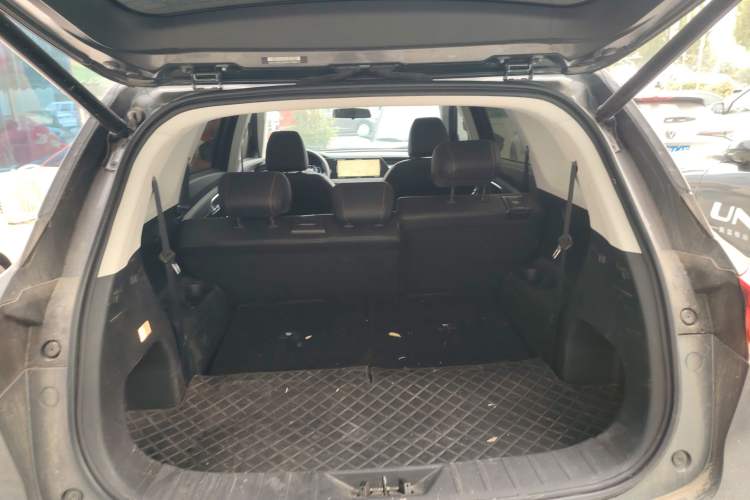 Used CHANGAN X7 PLUS 2024 1.5T Automatic Luxury 7-Seater Trunk