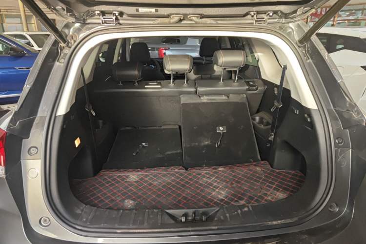 Used CHANGAN X7 PLUS 2024 1.5T Automatic Luxury 7-Seater Trunk
