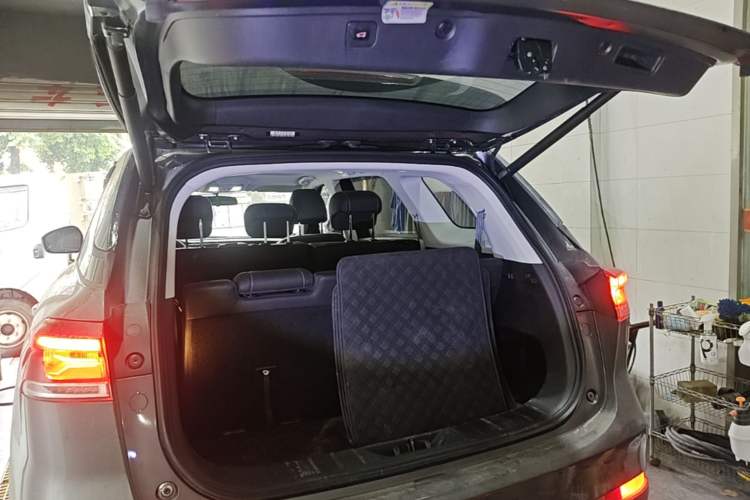 Used CHANGAN X7 PLUS 2024 1.5T Automatic Prestige 7-Seater Trunk