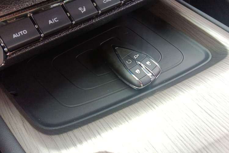 Used CHANGAN X7 PLUS 2024 1.5T Automatic Luxury 7-Seater Vehicle Key