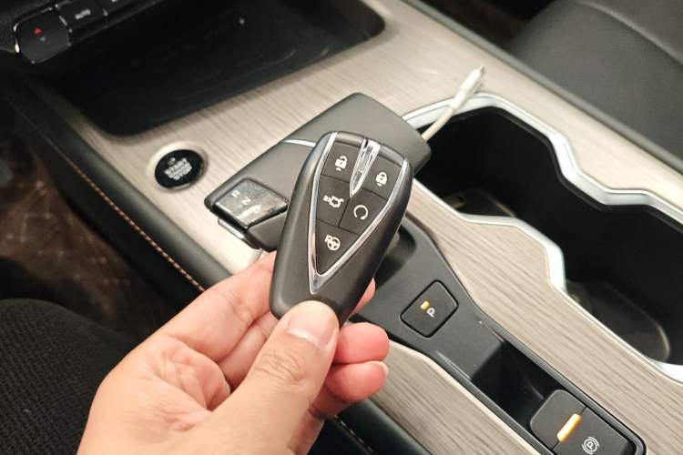 Used CHANGAN X7 PLUS 2024 1.5T Automatic Luxury 7-Seater Vehicle Key