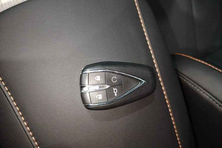 Used CHANGAN X7 PLUS 2024 1.5T Automatic Luxury 7-Seater Vehicle Key