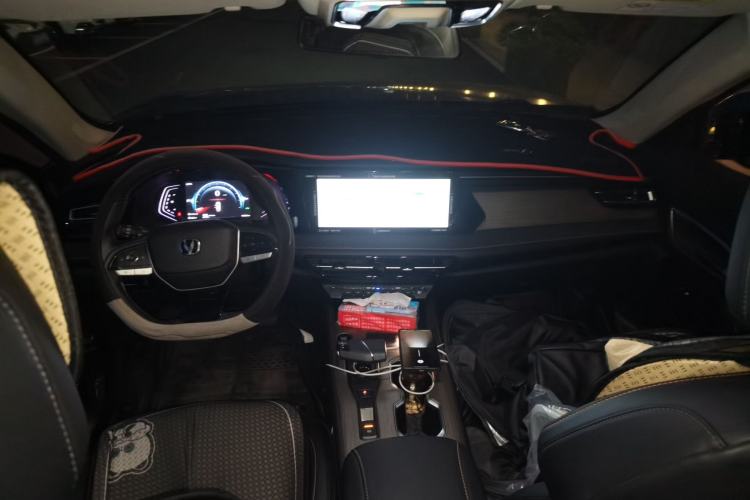 Used CHANGAN X7 PLUS 2024 1.5T Automatic Prestige 7-Seater Center Console