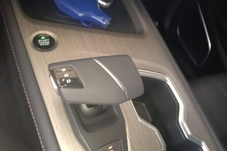 Used CHANGAN X7 PLUS 2024 1.5T Automatic Prestige 7-Seater Gear Lever