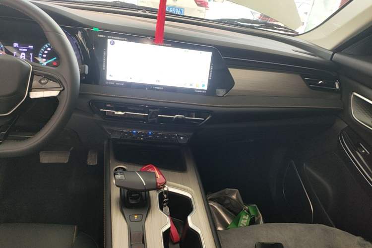 Used CHANGAN X7 PLUS 2024 1.5T Automatic Smart Enjoyment 5-Seater Audio And AC Panel