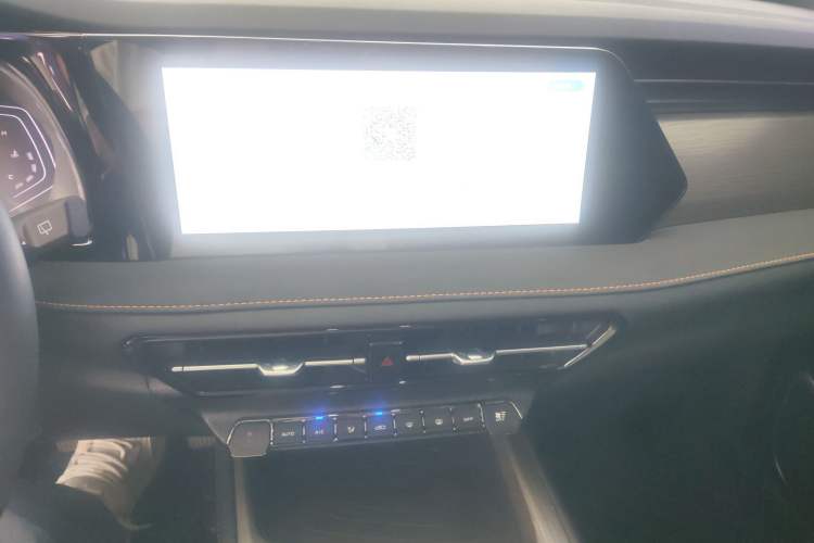 Used CHANGAN X7 PLUS 2024 1.5T Automatic Luxury Edition 5 Seats Audio And AC Panel