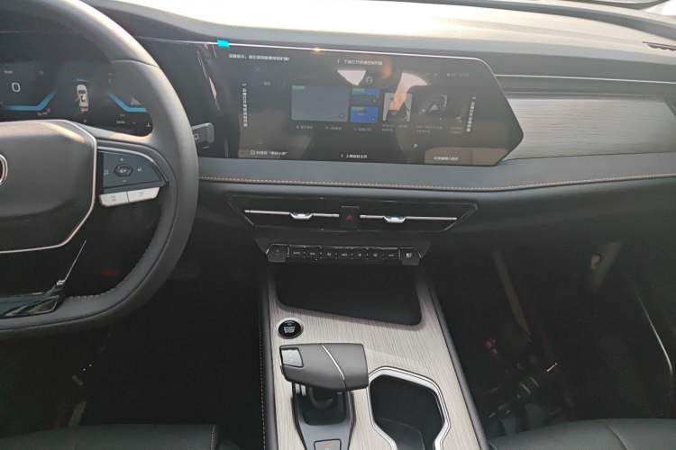 Used CHANGAN X7 PLUS 2024 1.5T Automatic Luxury 7-Seater Audio And AC Panel