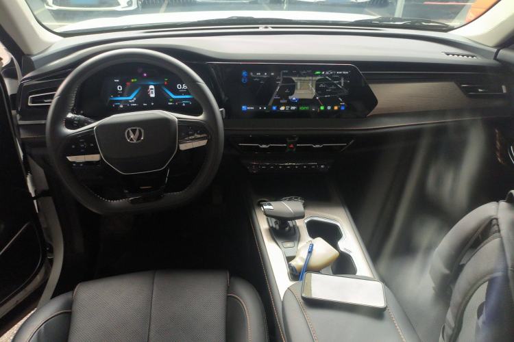 Used CHANGAN X7 PLUS 2024 1.5T Automatic Luxury 7-Seater Center Console