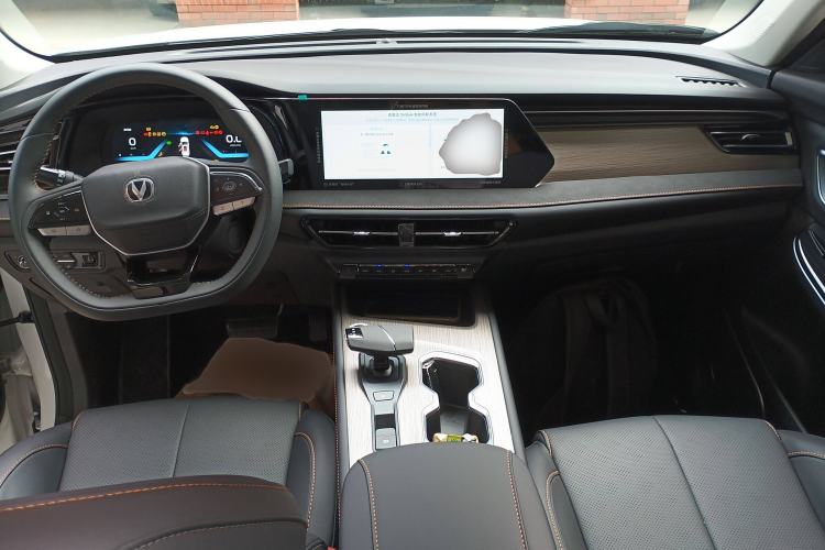 Used CHANGAN X7 PLUS 2024 1.5T Automatic Luxury 7-Seater Center Console
