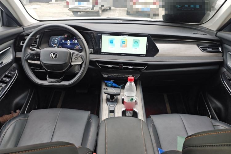 Used CHANGAN X7 PLUS 2024 1.5T Automatic Luxury 7-Seater Center Console
