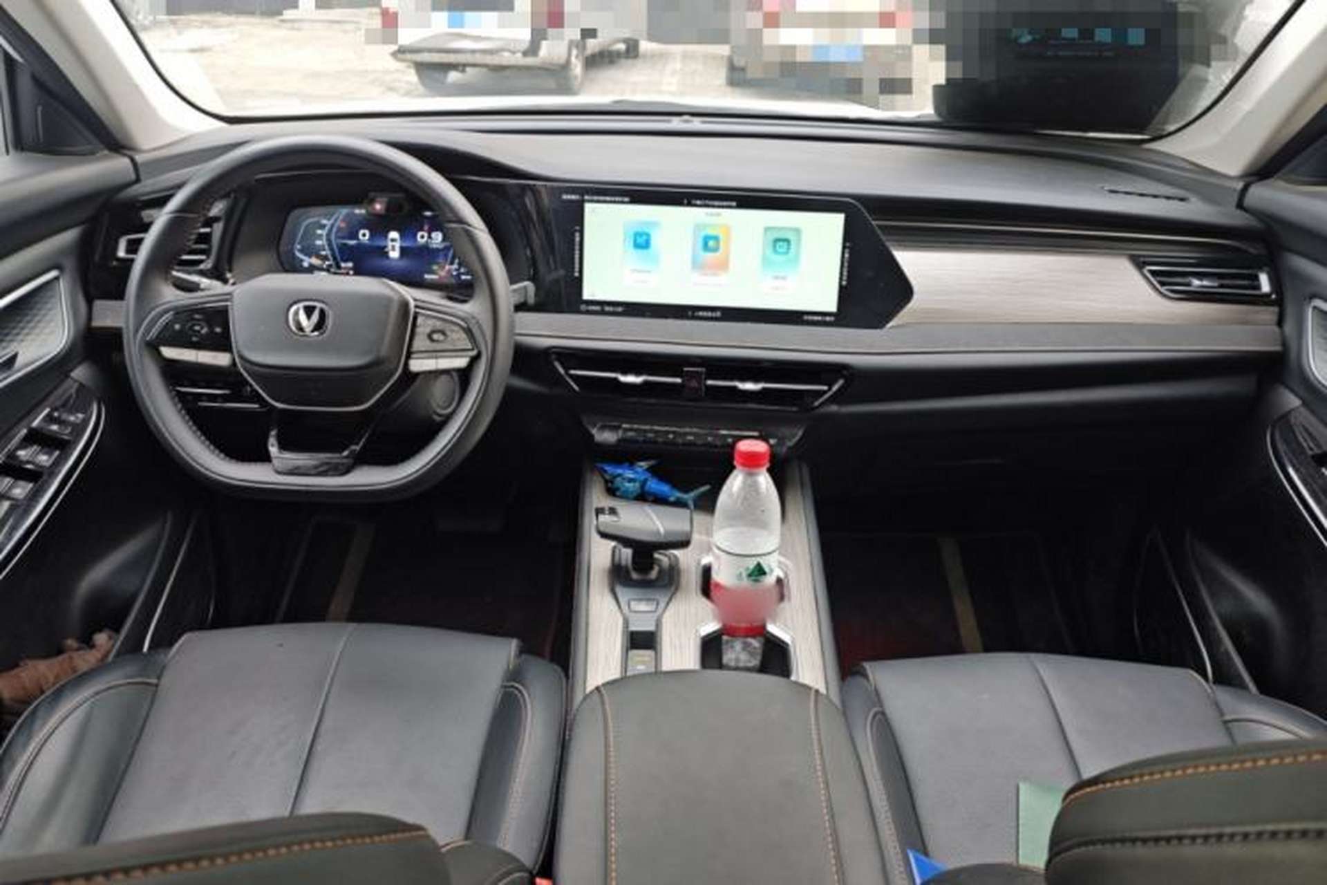 Used CHANGAN X7 PLUS 2024 1.5T Automatic Luxury 7-Seater Center Console