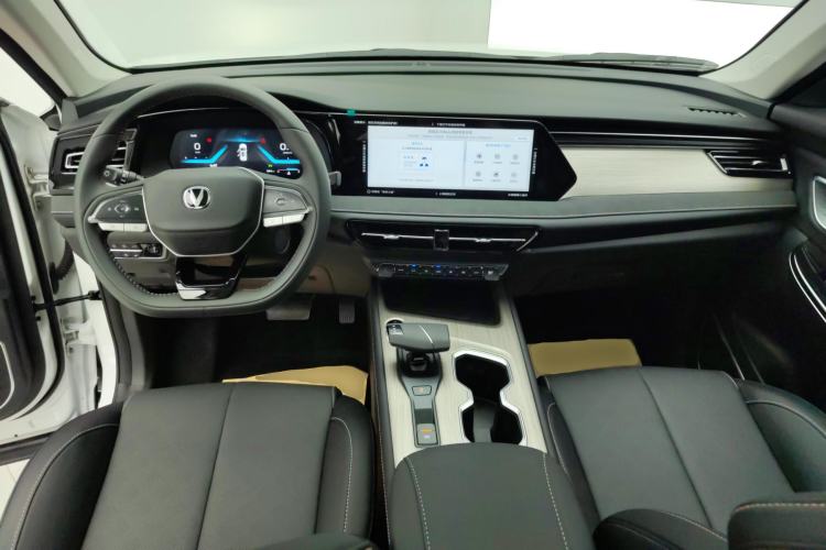 Used CHANGAN X7 PLUS 2024 1.5T Automatic Luxury 7-Seater Center Console