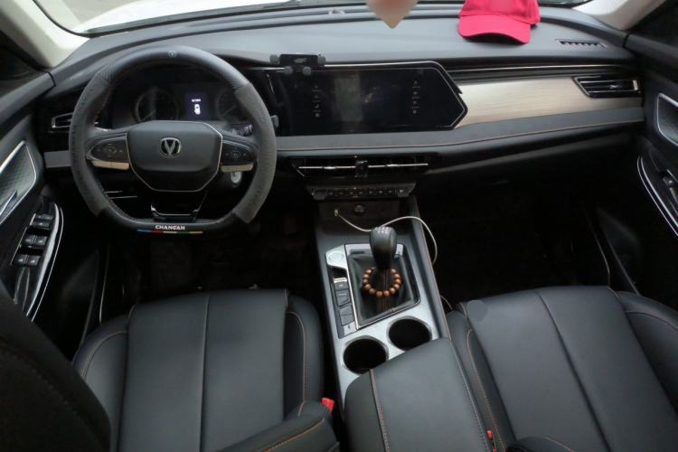 Used CHANGAN X7 PLUS 2024 1.5T Manual Luxury 7-Seater Center Console