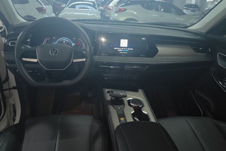 Used CHANGAN X7 PLUS 2024 1.5T Automatic Prestige 7-Seater Center Console