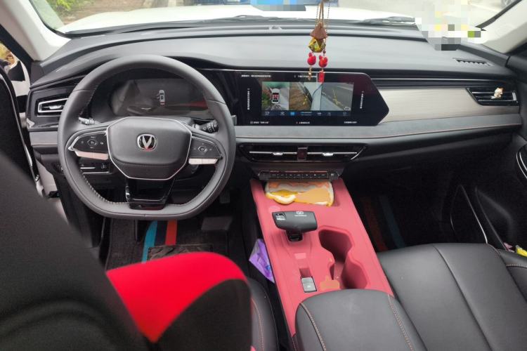 Used CHANGAN X7 PLUS 2024 1.5T Automatic Prestige 7-Seater Center Console