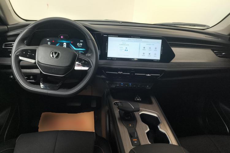 Used CHANGAN X7 PLUS 2024 1.5T Automatic Luxury 7-Seater Center Console
