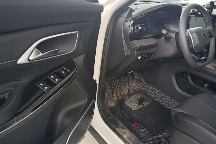 Used CHANGAN X7 PLUS 2024 1.5T Automatic Prestige 7-Seater Driver Seat