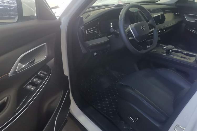 Used CHANGAN X7 PLUS 2024 1.5T Automatic Luxury 7-Seater Driver Seat