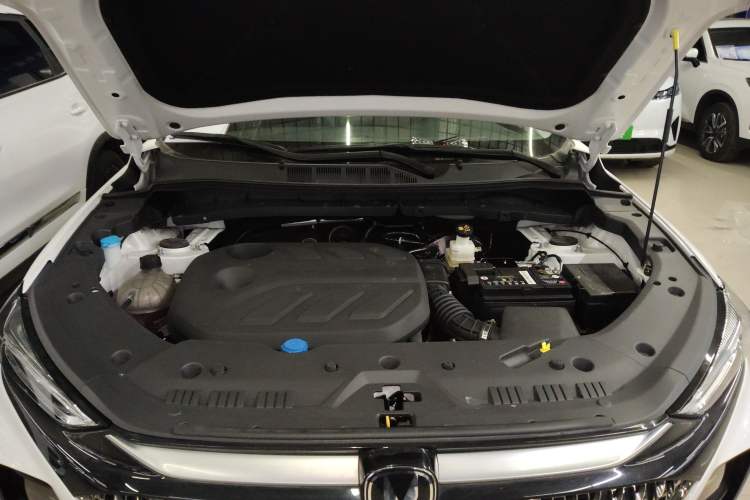 Used CHANGAN X7 PLUS 2024 1.5T Automatic Luxury 7-Seater Engine Bay