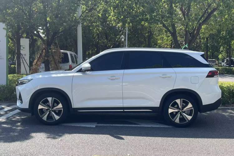 Used CHANGAN X7 PLUS 2024 1.5T Automatic Luxury Edition 5 Seats Exterior 2