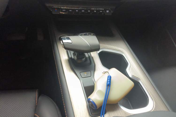 Used CHANGAN X7 PLUS 2024 1.5T Automatic Luxury 7-Seater Gear Lever