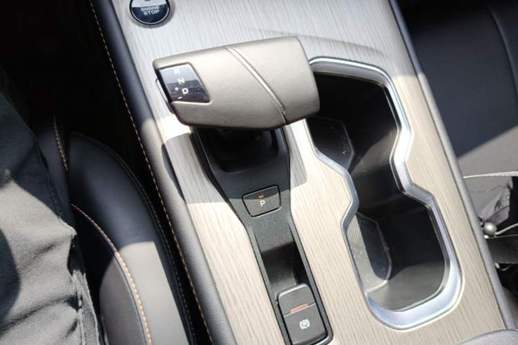 Used CHANGAN X7 PLUS 2024 1.5T Automatic Prestige 7-Seater Gear Lever