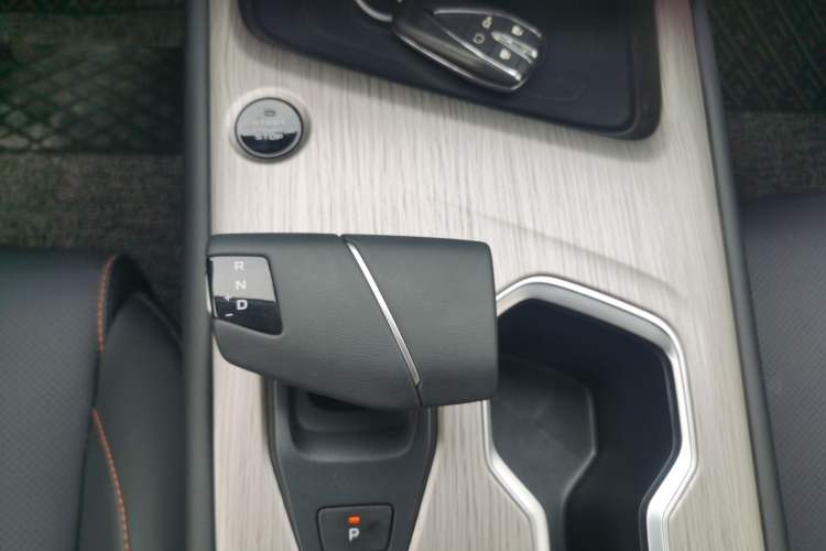 Used CHANGAN X7 PLUS 2024 1.5T Automatic Luxury 7-Seater Gear Lever