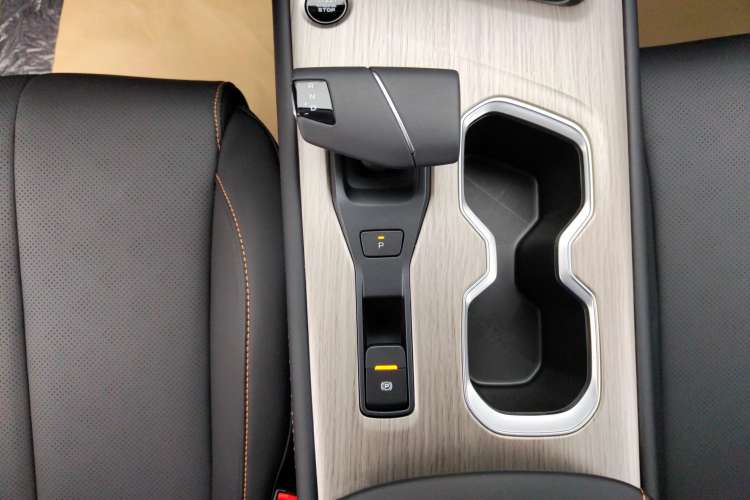 Used CHANGAN X7 PLUS 2024 1.5T Automatic Luxury 7-Seater Gear Lever