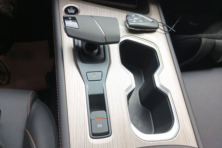 Used CHANGAN X7 PLUS 2024 1.5T Automatic Luxury 7-Seater Gear Lever