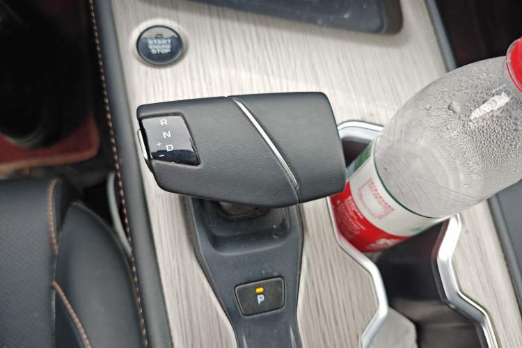 Used CHANGAN X7 PLUS 2024 1.5T Automatic Luxury 7-Seater Gear Lever