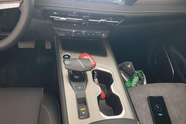Used CHANGAN X7 PLUS 2024 1.5T Automatic Smart Enjoyment 5-Seater Gear Lever